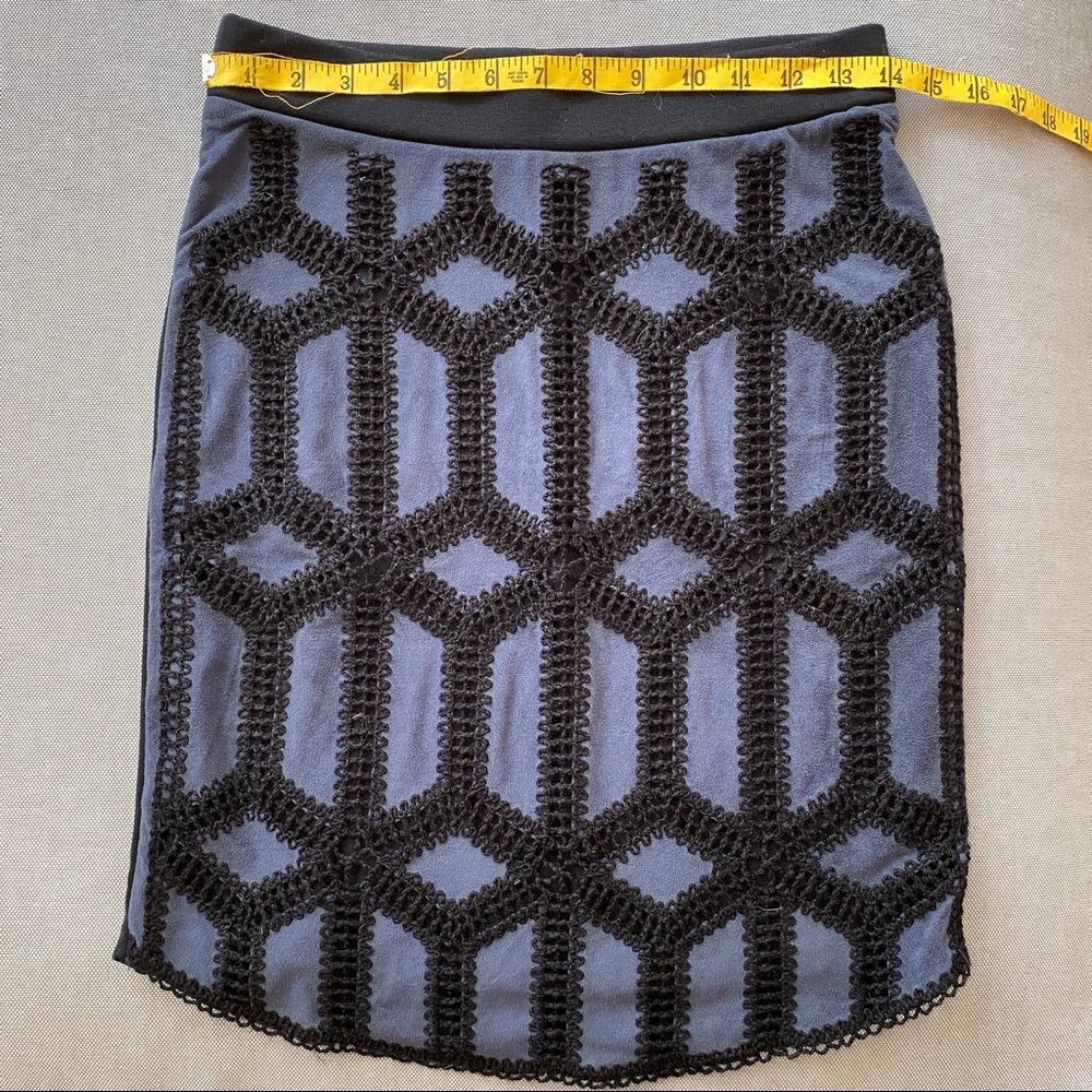 💙 H&M navy and black knit and suede skirt - Picture 2 of 4